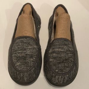 Roxy (6) grey style “Balboa” slip on loafer slippers fluffy lining. UEC